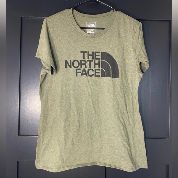 4/$15 The North Face Tee - Picture 1 of 4